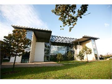 英倫名校之?？巳卮髮W--英國美麗的花園大學