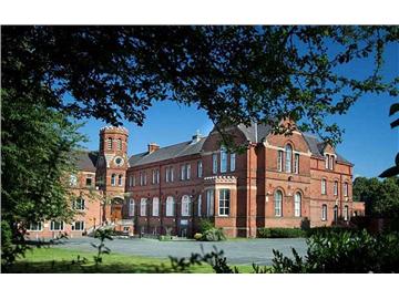 英國留學熱門院校之圣瑪麗大學學院-親熱擁抱自然