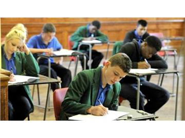 英國漢普郡科利杰學校，一年費用大概多少