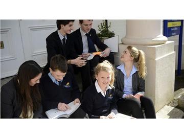 英國中學之雷頓帕克學校，校園活動多嗎？