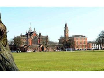 英國有距離倫敦比較近的中學嗎？布萊頓學校怎么樣