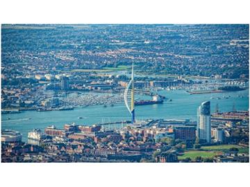 一座英國小城何以讓人1天愛上，一待就是8年？他們的答案各有千秋